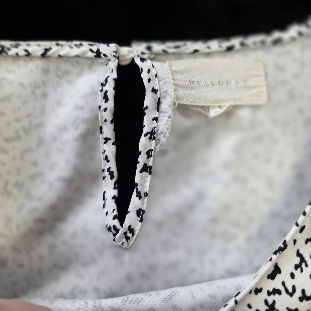 MELLODAY Monochrome Patterned Blouse - Picture 4 of 10